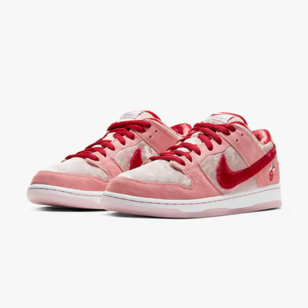 Nike Dunk low Strange Love