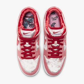 Nike Dunk low Strange Love